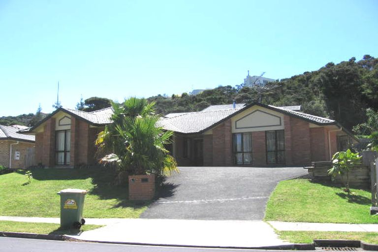 Photo of property in 5 Helen Ryburn Place, Torbay, Auckland, 0630