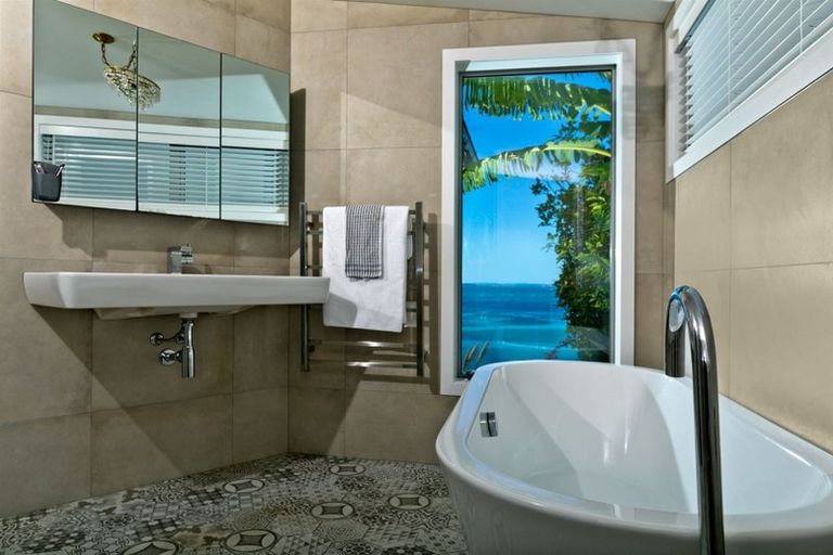 Photo of property in 63 Tiri Road, Manly, Whangaparaoa, 0930