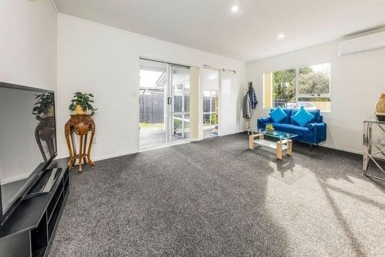 Photo of property in 2/11 Rollerson Street, Papakura, 2110
