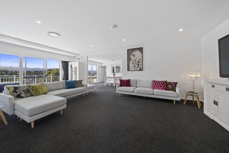 Photo of property in 99 Akaroa Drive, Maupuia, Wellington, 6022