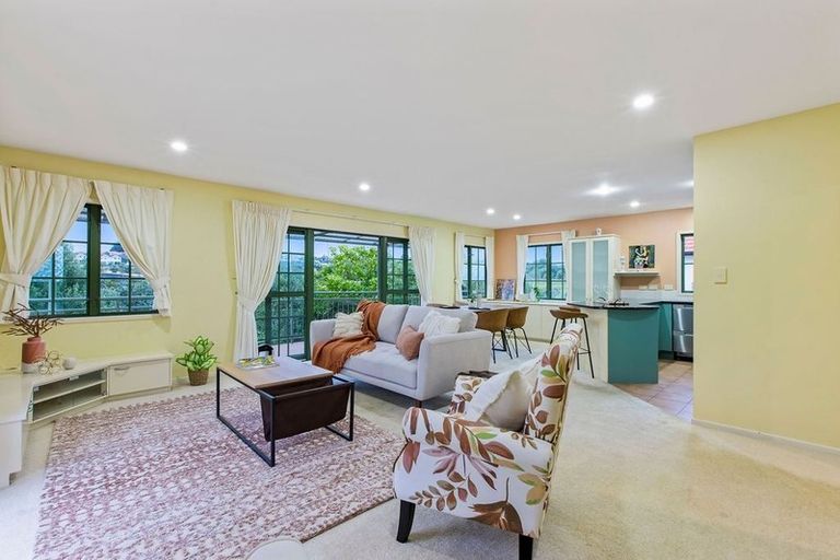 Photo of property in 28 Parkwood Crescent, Gulf Harbour, Whangaparaoa, 0930