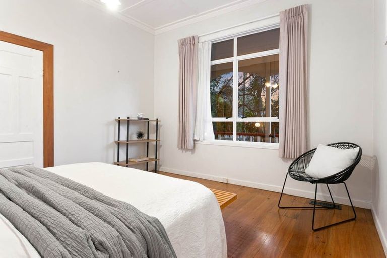 Photo of property in 1/211 Onewa Road, Birkenhead, Auckland, 0626