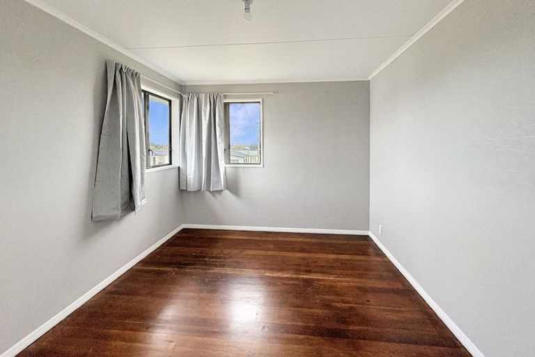 Photo of property in 14 Egmont Street, Castlecliff, Whanganui, 4501