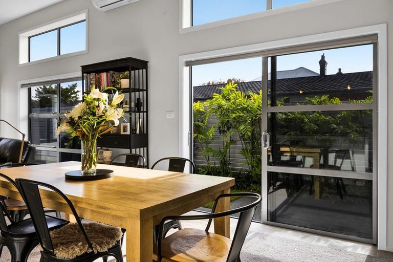 Photo of property in 17 Victoria Street, Hawera, 4610