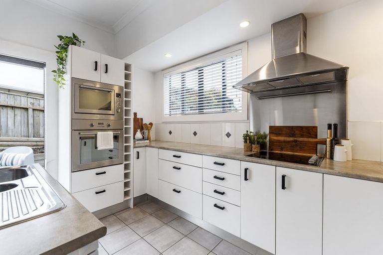 Photo of property in 12 Richmond Street, Fitzroy, New Plymouth, 4312