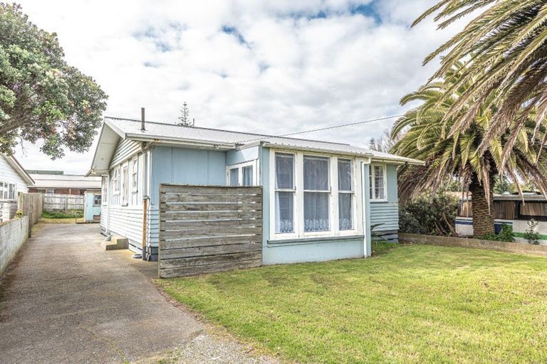 Photo of property in 12 Morgan Street, Castlecliff, Whanganui, 4501