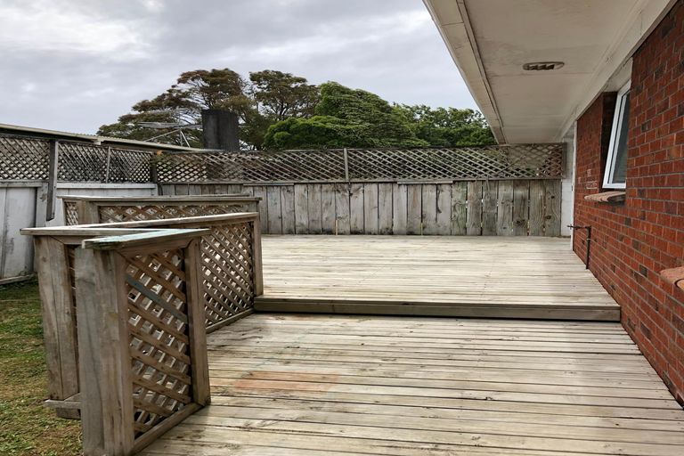 Photo of property in 2/8 Edgewater Drive, Pakuranga, Auckland, 2010