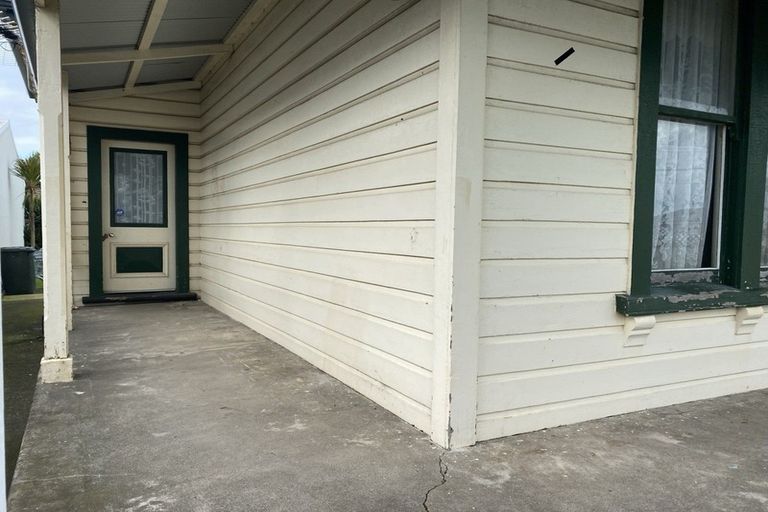 Photo of property in 30 Cambria Street, Hawera, 4610