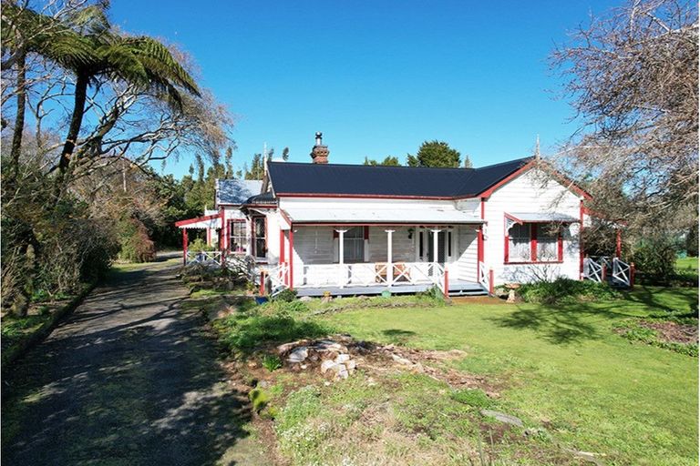 Photo of property in 6 Inland Road North, Tikorangi, Waitara, 4383