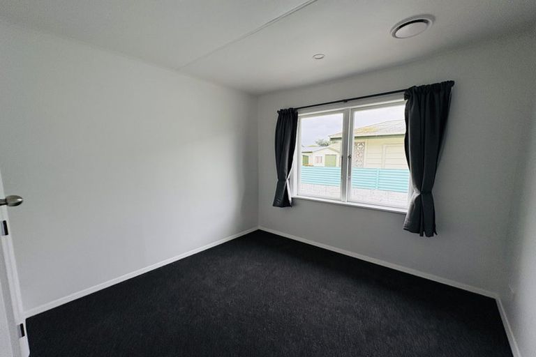 Photo of property in 17 Buick Crescent, Awapuni, Palmerston North, 4412