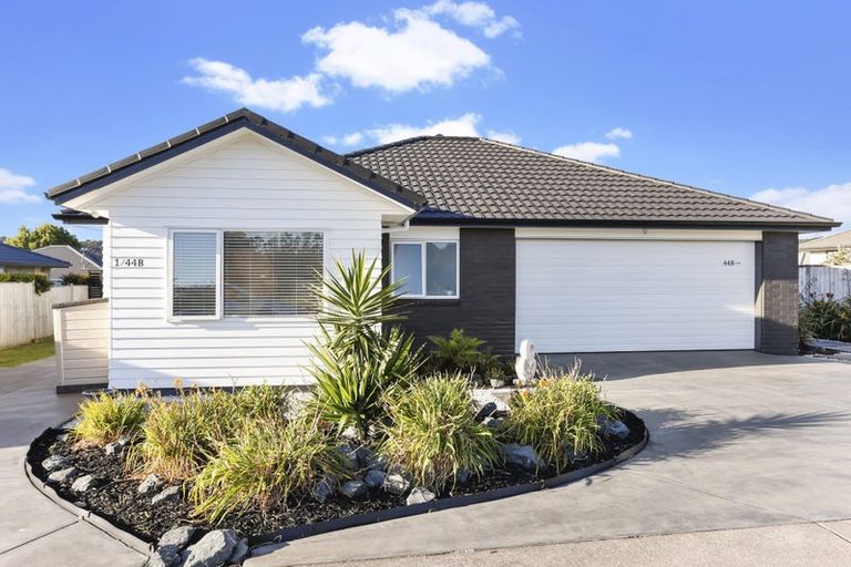 Photo of property in 44b Gilbransen Road, Kumeu, 0810