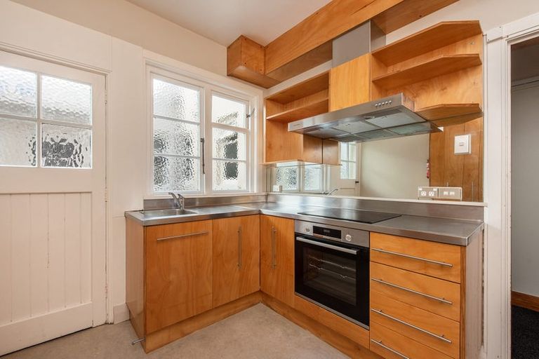 Photo of property in Ionian Flats, 123-125 Brougham Street, Mount Victoria, Wellington, 6011