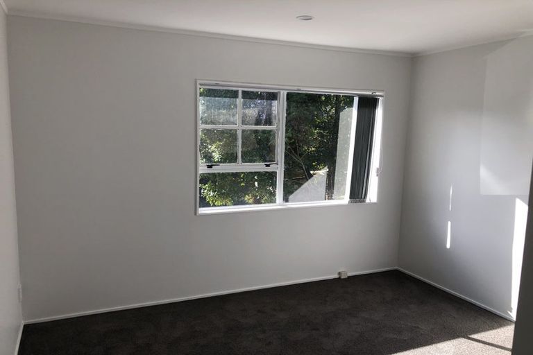 Photo of property in 1/127 Lynn Road, Bayview, Auckland, 0629