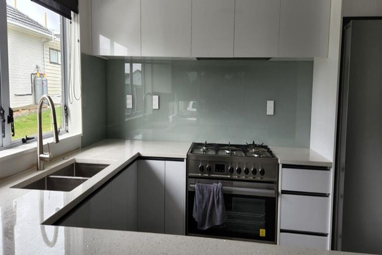 Photo of property in 6 Bolton Street, Blockhouse Bay, Auckland, 0600