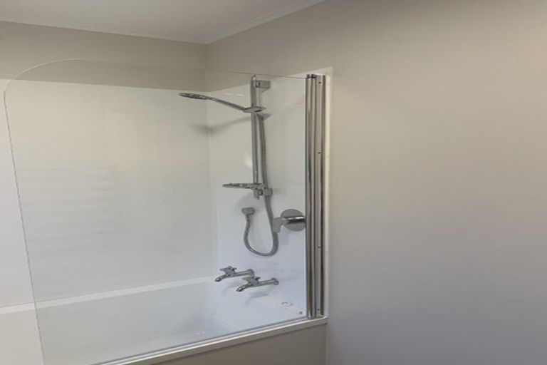 Photo of property in 33 Woolwich Close, Whitby, Porirua, 5024