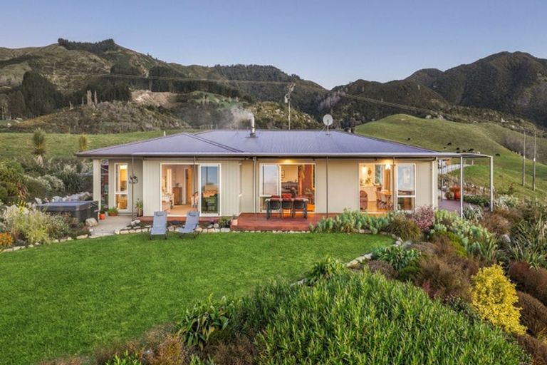 Photo of property in 706 Abel Tasman Drive, Clifton, Takaka, 7183