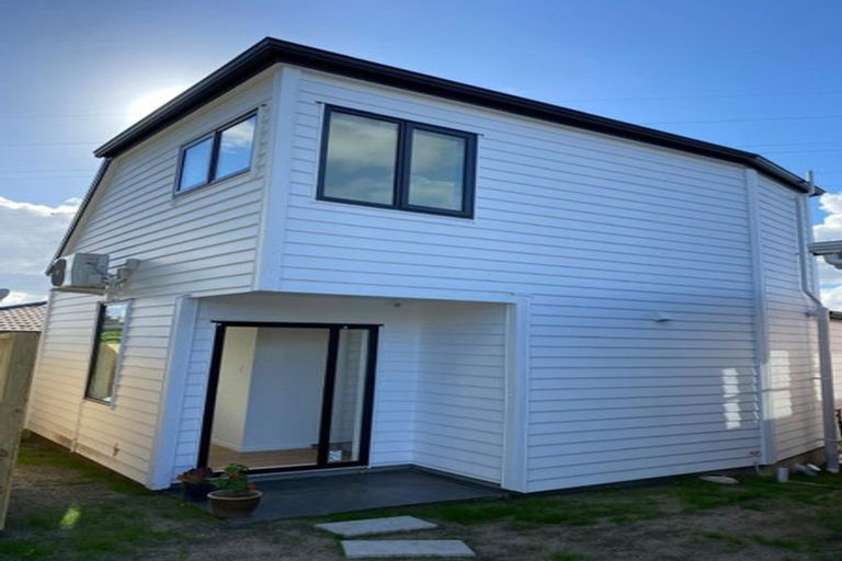 Photo of property in 15a Kiernan Place, Kelston, Auckland, 0602