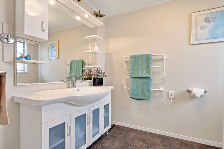 Photo of property in 100 Pukehina Parade, Pukehina, 3189