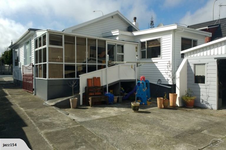 Photo of property in 11 Mana Esplanade, Paremata, Porirua, 5026