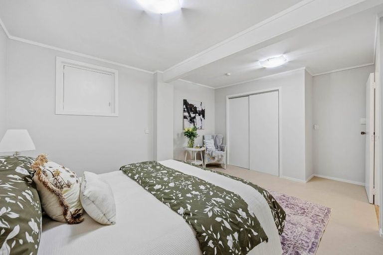 Photo of property in 26 Pickwick Parade, Mellons Bay, Auckland, 2014