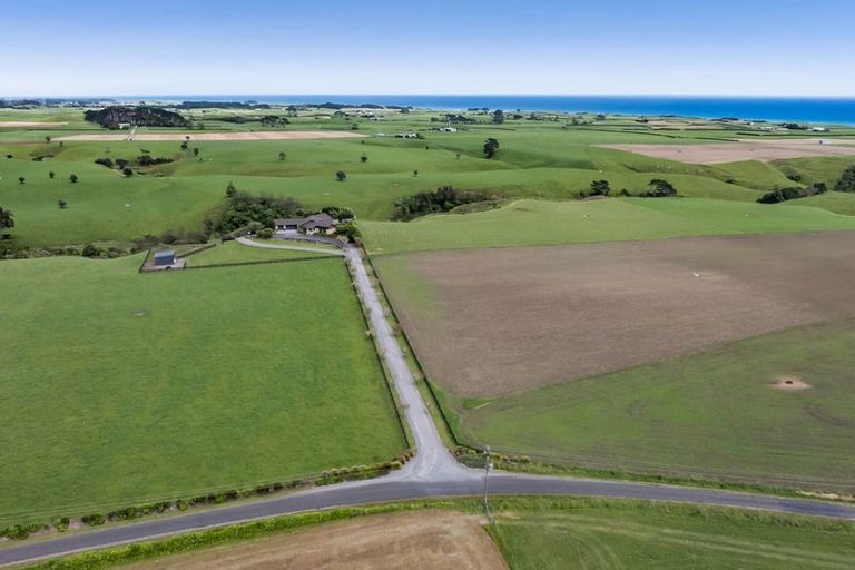 Photo of property in 253 Lwr Pitone Road, Pitone, New Plymouth, 4374