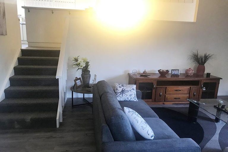 Photo of property in 9 Cambric Place, Botany Downs, Auckland, 2010