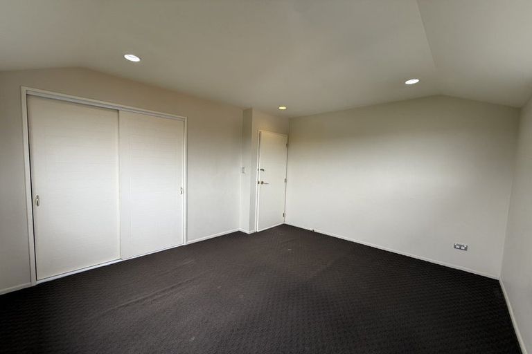 Photo of property in 18 Harrowglen Drive, Northcross, Auckland, 0632