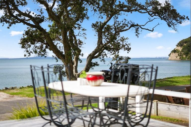 Photo of property in 12 Matakatia Parade, Matakatia, Whangaparaoa, 0930