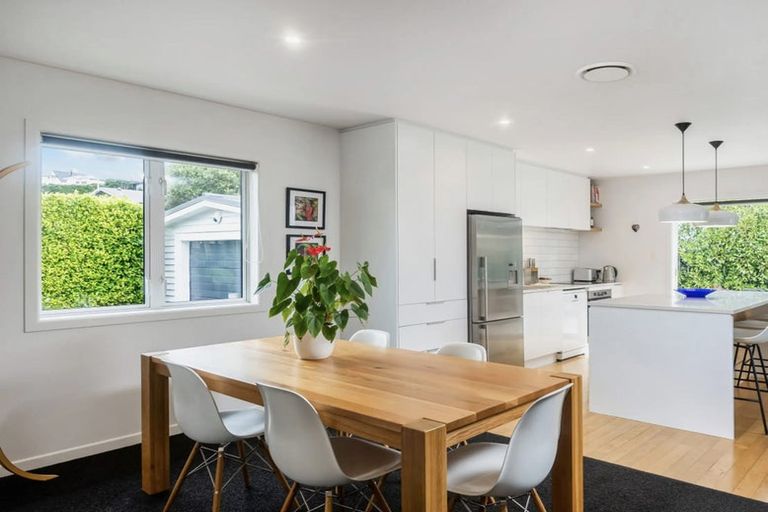 Photo of property in 28 Alfred Street, Northcote Point, Auckland, 0627