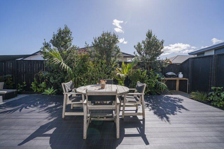 Photo of property in 128 Kupe Drive, Whitianga, 3510