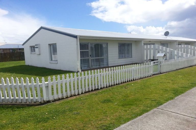 Photo of property in 4/4 Taupo Avenue, Mount Maunganui, 3116