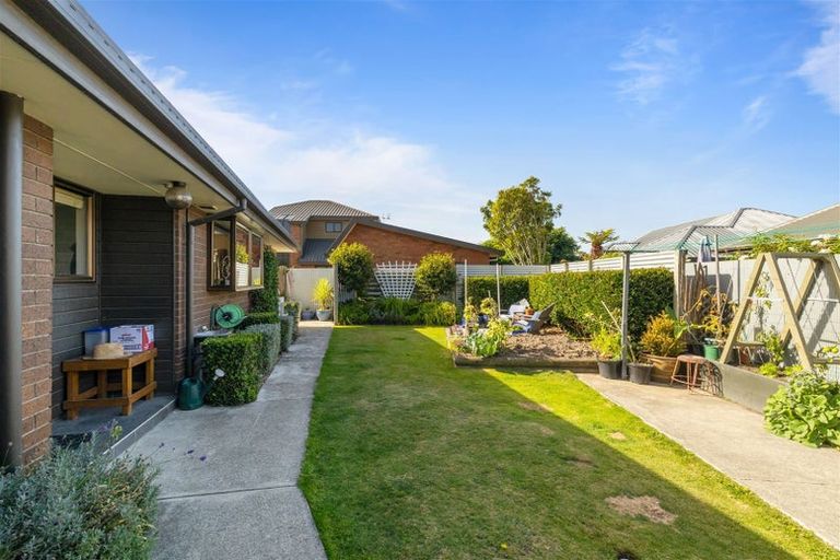 Photo of property in 21 Tivoli Place, Bishopdale, Christchurch, 8053