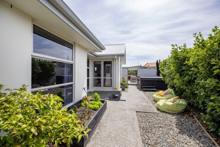 Photo of property in 16 Istana Place, Britannia Heights, Nelson, 7010