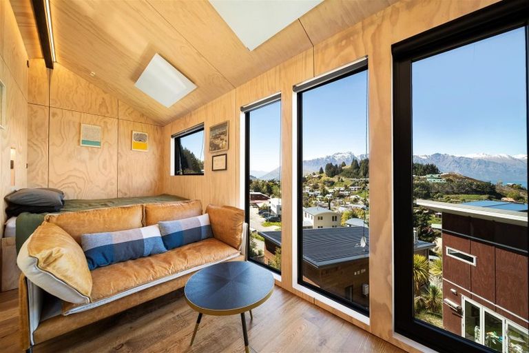 Photo of property in 45 Dart Place, Fernhill, Queenstown, 9300