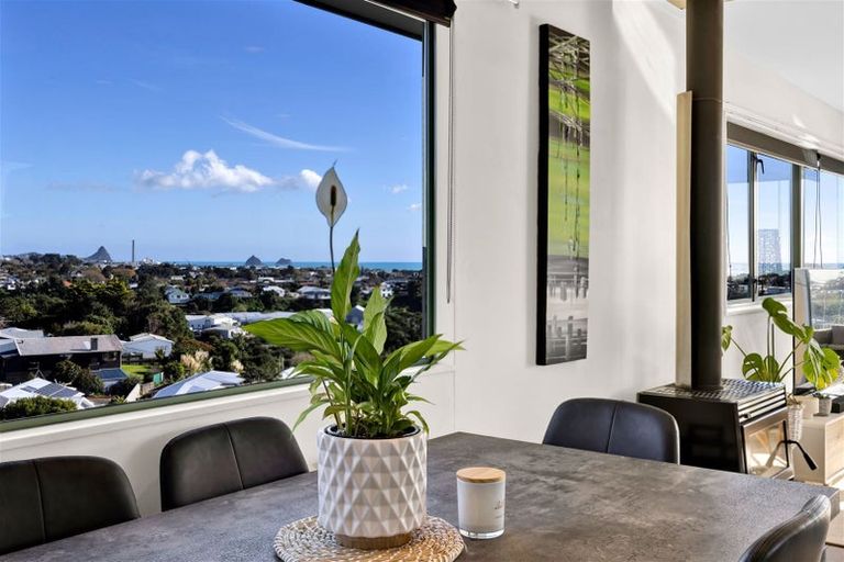 Photo of property in 3a Hillcrest Street, Glen Avon, New Plymouth, 4312