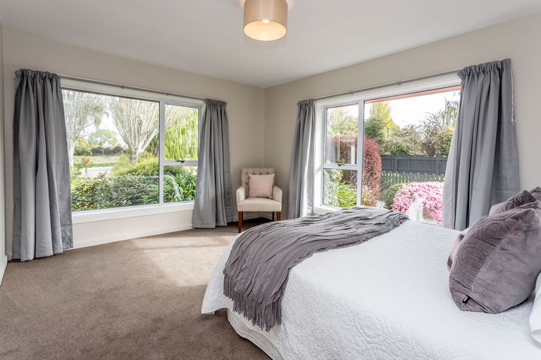 Photo of property in 932 Avonside Drive, Avondale, Christchurch, 8061