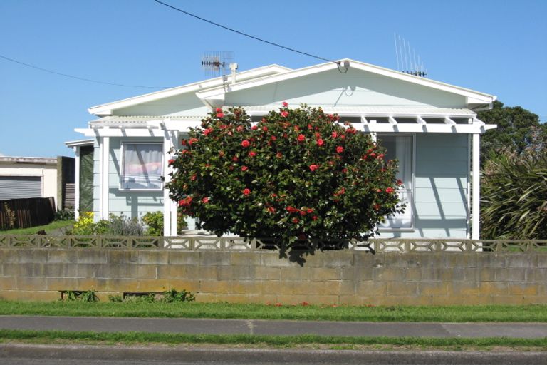 Photo of property in 74 Manuka Street, Castlecliff, Whanganui, 4501