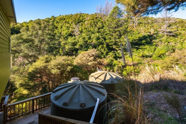 Photo of property in 28 Brough Place, Ngakuta Bay, Picton, 7281