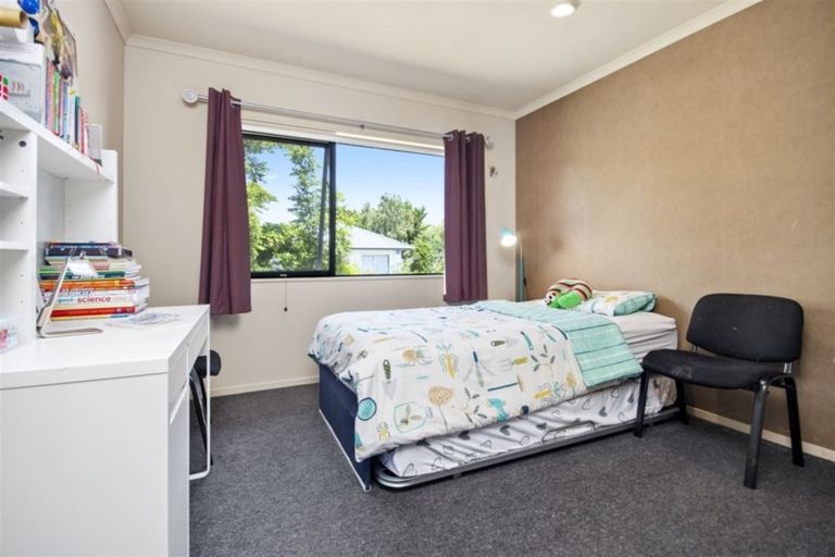 Photo of property in 8 Frank Knight Place, Waiuku, 2123