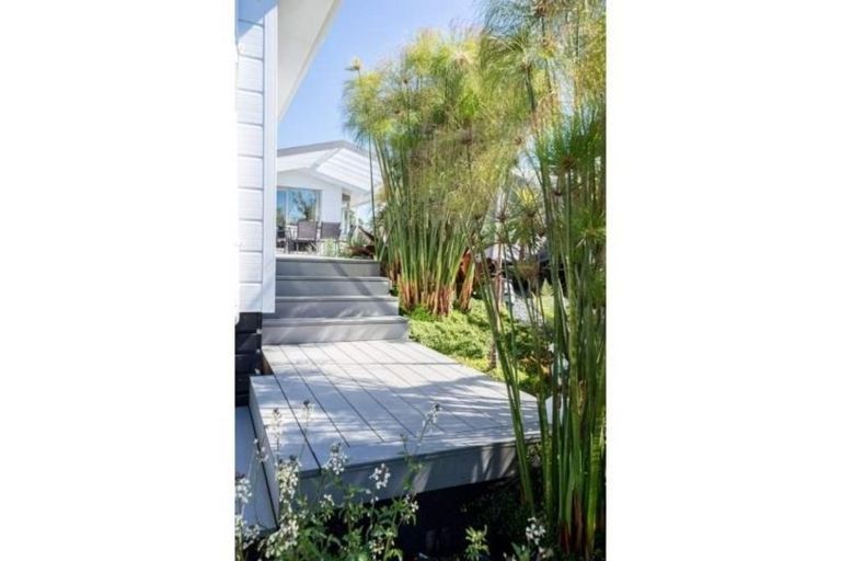 Photo of property in 11 Valerie Crescent, Okura, Albany, 0792