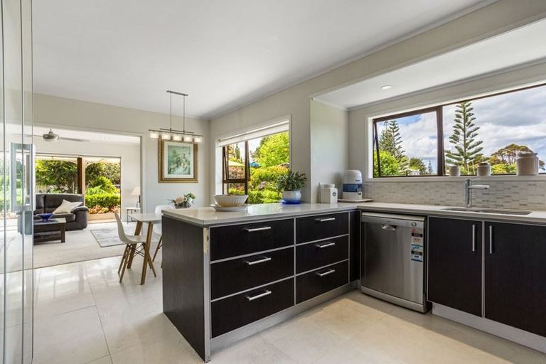 Photo of property in 2 Edgewater Grove, Orewa, 0931
