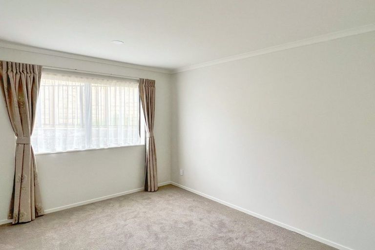 Photo of property in 98 Taikura Avenue, Red Beach, 0932