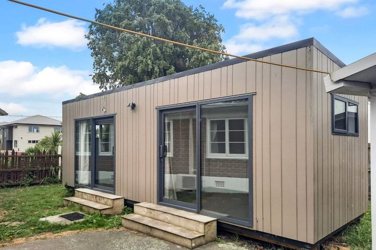 Photo of property in 2 Kawaka Street, Riccarton, Christchurch, 8041