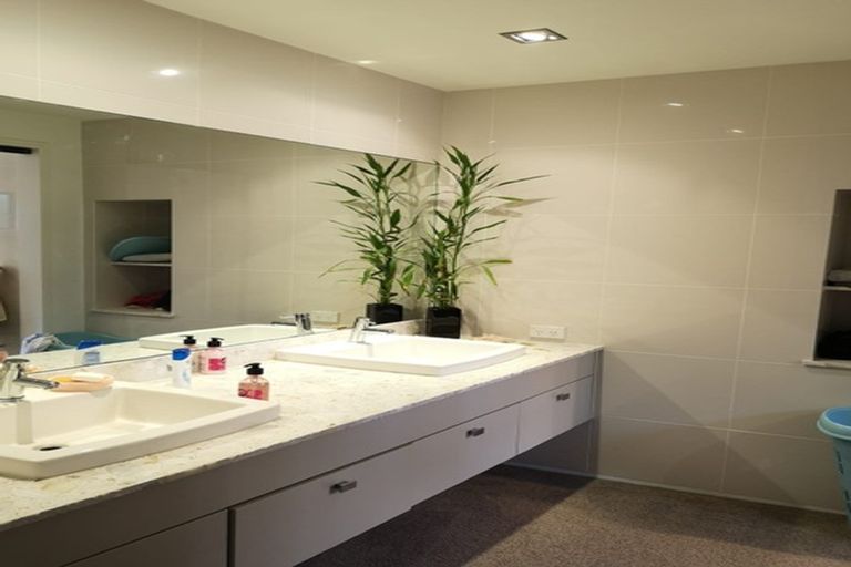 Photo of property in 62 Newhaven Terrace, Mairangi Bay, Auckland, 0630