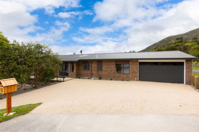 Photo of property in 12 Rimu Terrace, Waikawa, Picton, 7220