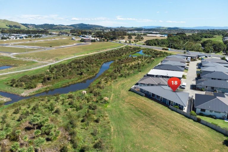 Photo of property in 18 Westhill Lane, Papamoa Beach, Papamoa, 3118