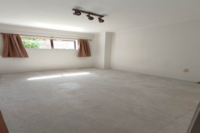 Photo of property in 10/114a Pakuranga Road, Pakuranga, Auckland, 2010