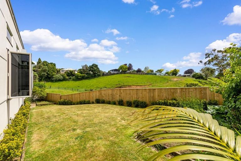 Photo of property in 10e Long Place, Frankleigh Park, New Plymouth, 4310