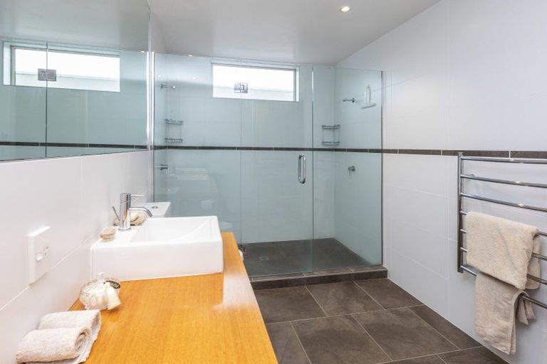 Photo of property in 152 Merivale Lane, Merivale, Christchurch, 8014