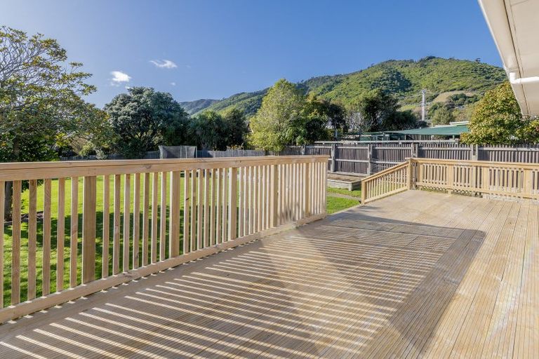 Photo of property in 17 Ruru Street, Waikanae, 5036